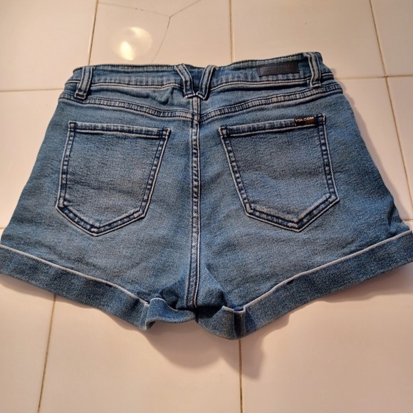 Volcom Denim Shorts Size 28 High-Rise Girlfriend 28Wx2L 11" Waist to Hem, Cuffed - Picture 2 of 8